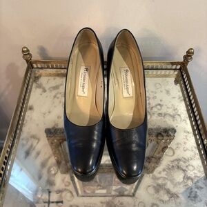 Elegant Black Leather Pumps